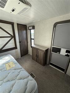 2021 WILDWOOD 38   - Photo 15 - Hatch, NM 87937