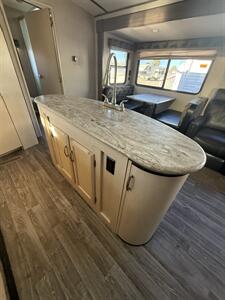2019 Winnebago Minnie Plus 27RBDS - Photo 11 - Hatch, NM 87937