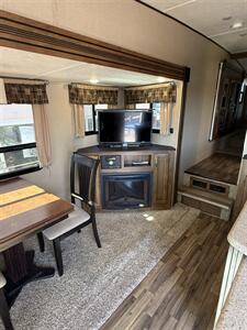 2017 Coachmen Chaparral Lite 28RLS   - Photo 8 - Hatch, NM 87937