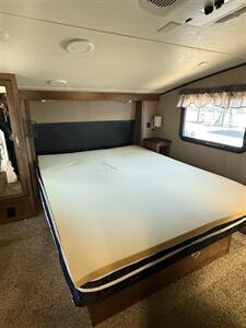 2017 Coachmen Chaparral Lite 28RLS   - Photo 14 - Hatch, NM 87937