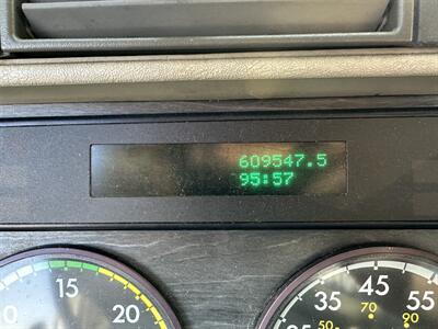 2006 Freightliner Columbia 112   - Photo 18 - Elkhart, IN 46514