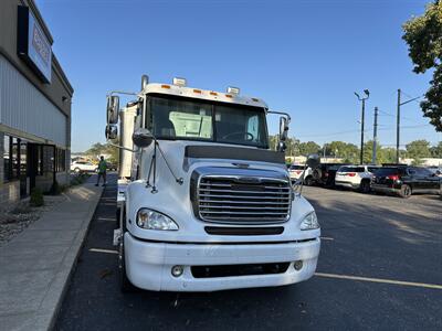2006 Freightliner Columbia 112   - Photo 16 - Elkhart, IN 46514