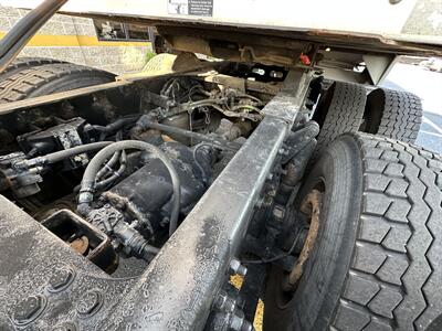 2006 Freightliner Columbia 112   - Photo 8 - Elkhart, IN 46514