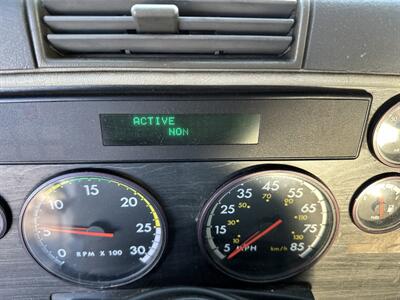 2006 Freightliner Columbia 112   - Photo 9 - Elkhart, IN 46514