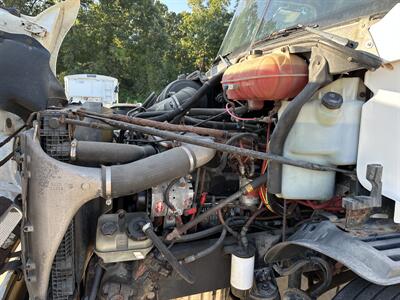 2006 Freightliner Columbia 112   - Photo 12 - Elkhart, IN 46514