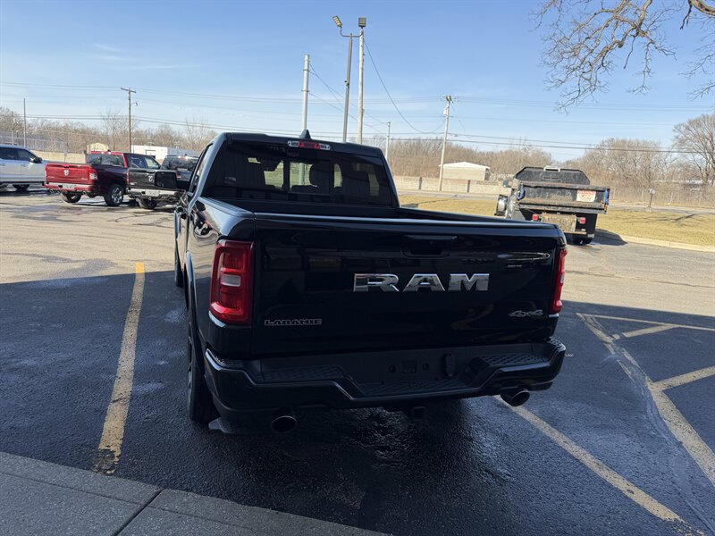 2025 RAM 1500 Laramie - Photo 6 - Elkhart, IN 46514