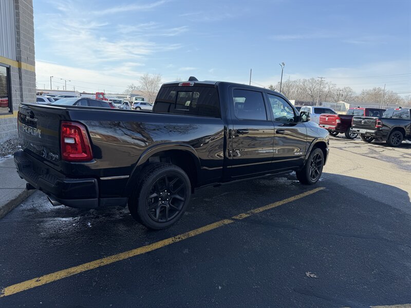 2025 RAM 1500 Laramie - Photo 8 - Elkhart, IN 46514
