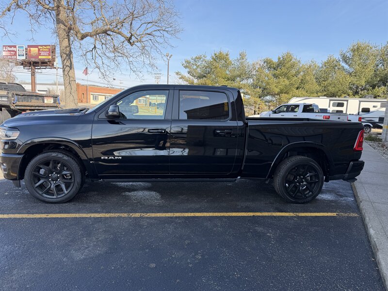 2025 RAM 1500 Laramie - Photo 3 - Elkhart, IN 46514