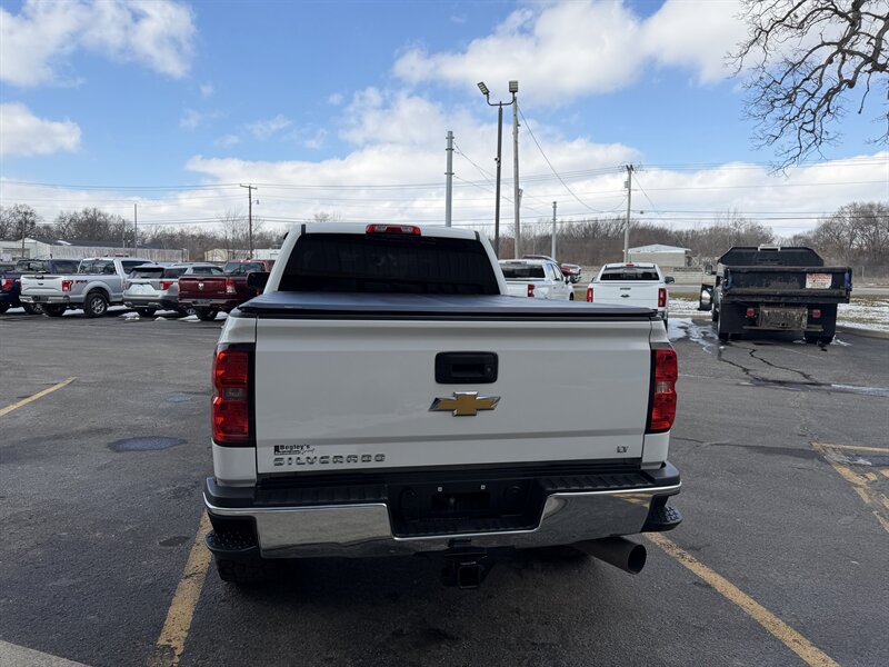 2018 Chevrolet Silverado 2500HD LT - Photo 5 - Elkhart, IN 46514