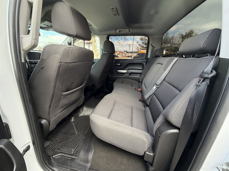 2018 Chevrolet Silverado 2500HD LT - Photo 13 - Elkhart, IN 46514