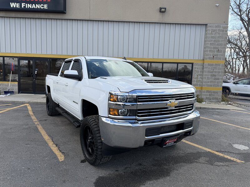 2018 Chevrolet Silverado 2500HD LT - Photo 9 - Elkhart, IN 46514