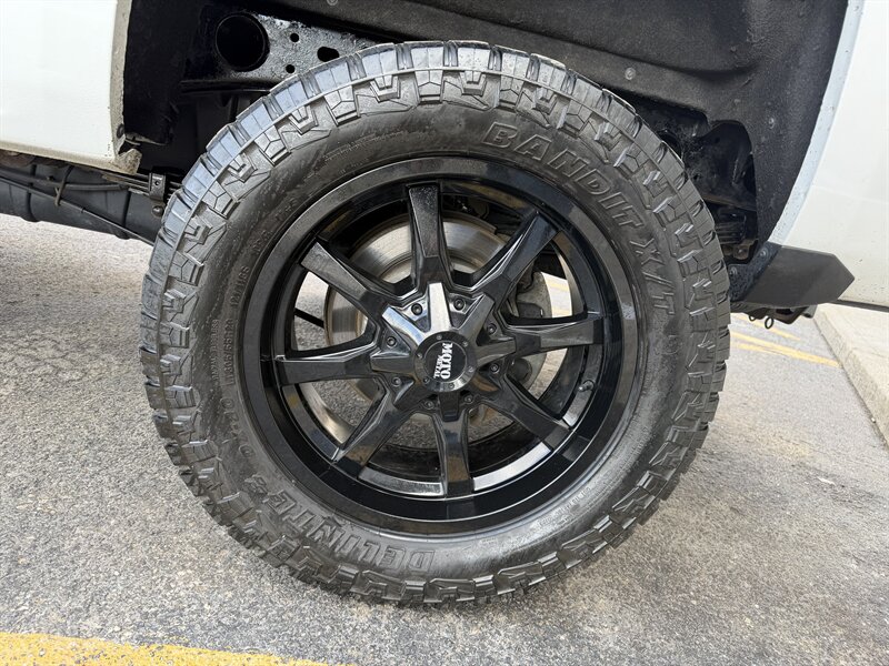 2018 Chevrolet Silverado 2500HD LT - Photo 21 - Elkhart, IN 46514