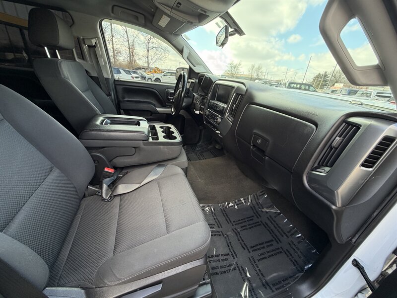 2018 Chevrolet Silverado 2500HD LT - Photo 11 - Elkhart, IN 46514