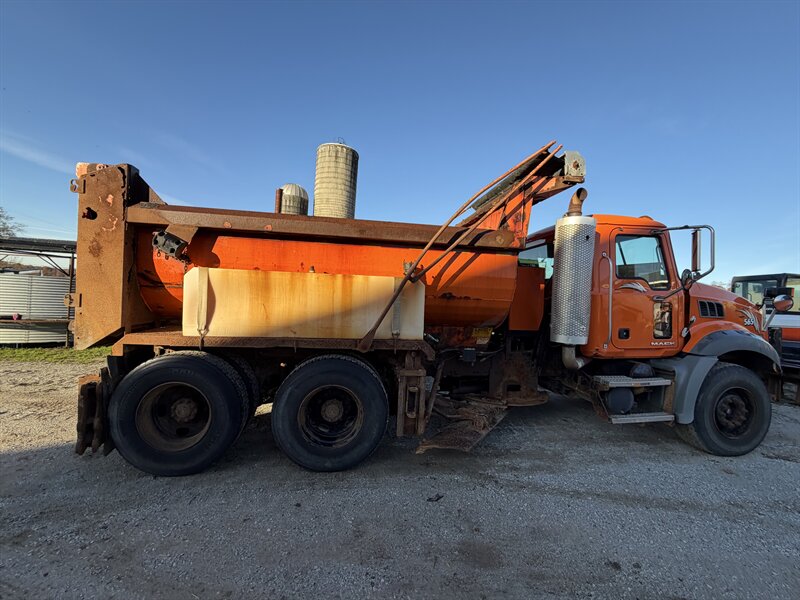 2009 Mack GU800 Granite - Photo 6 - Elkhart, IN 46514