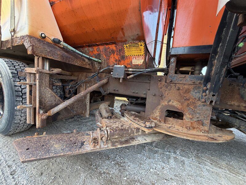 2009 Mack GU800 Granite - Photo 9 - Elkhart, IN 46514