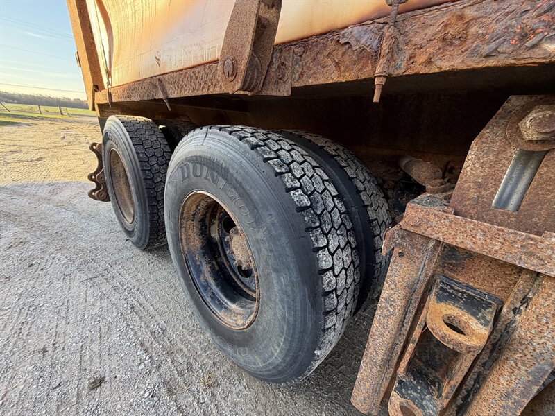 2009 Mack GU800 Granite - Photo 10 - Elkhart, IN 46514