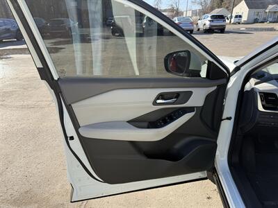 2023 Nissan Rogue SV   - Photo 11 - Elkhart, IN 46514