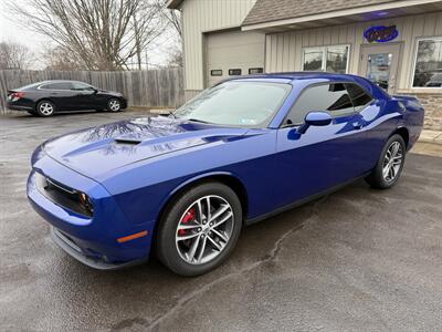 2019 Dodge Challenger SXT   - Photo 2 - Elkhart, IN 46514