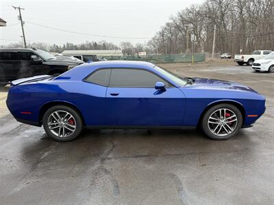 2019 Dodge Challenger SXT   - Photo 9 - Elkhart, IN 46514