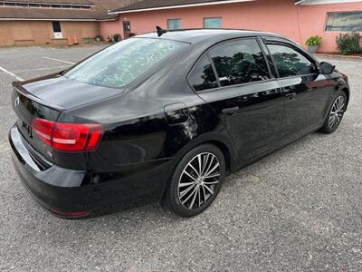 2015 Volkswagen Jetta Sport   - Photo 5 - Jacksonville, FL 32208