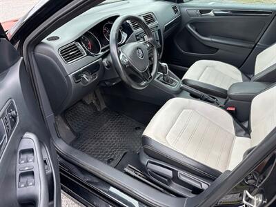 2015 Volkswagen Jetta Sport   - Photo 11 - Jacksonville, FL 32208