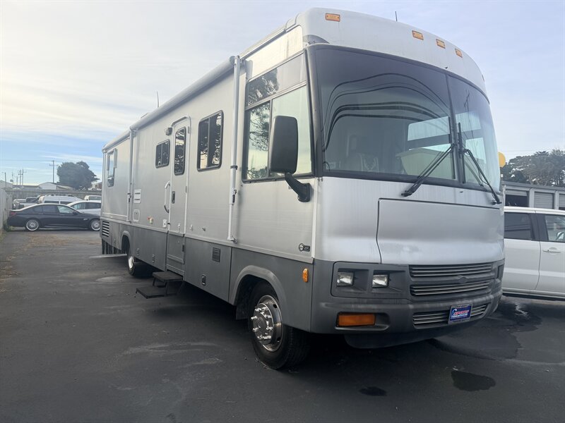 2002 Winnebago M-35U Adventurer  
