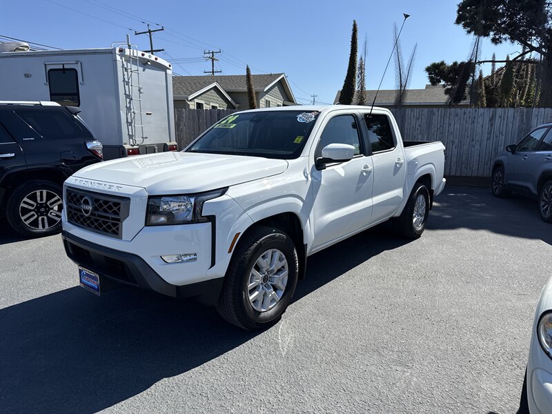 2024 Nissan Frontier SV  