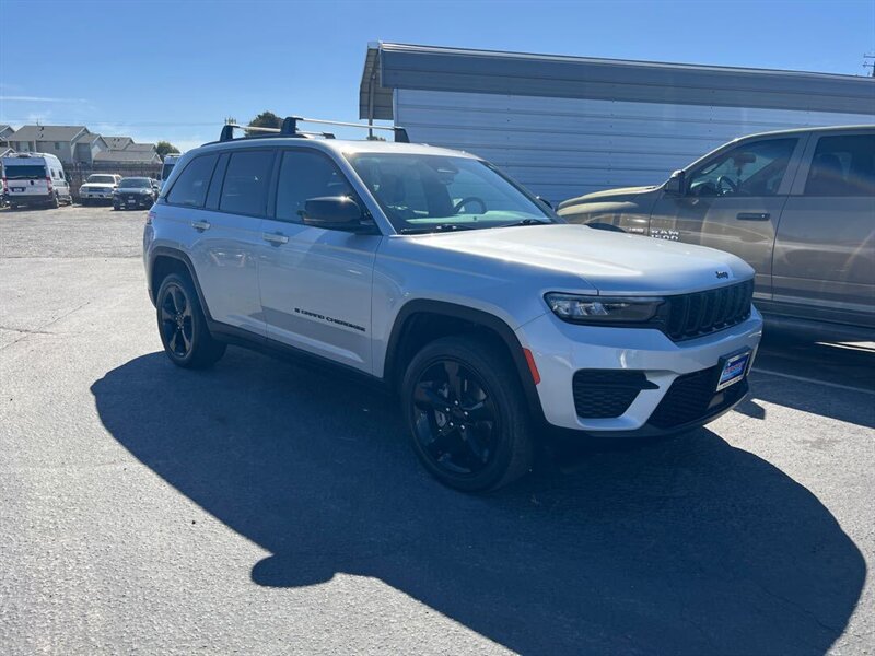 2022 Jeep Grand Cherokee Altitude  