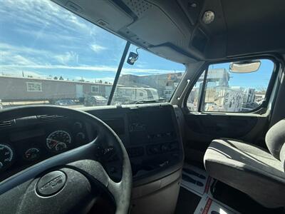 2016 Freightliner Cascadia 1   - Photo 15 - Nogales, AZ 85621