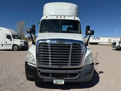 2016 Freightliner Cascadia 1   - Photo 2 - Nogales, AZ 85621
