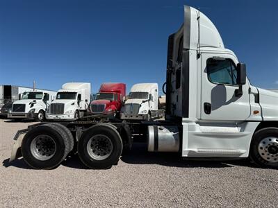 2016 Freightliner Cascadia 1   - Photo 8 - Nogales, AZ 85621