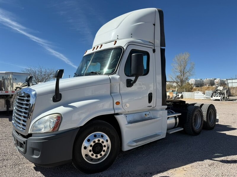 2016 Freightliner Cascadia 1  