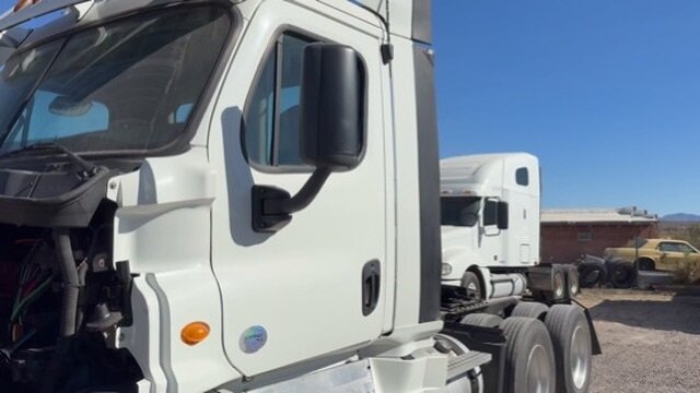 2014 Freightliner Cascadia - Photo 2 - Nogales, AZ 85621