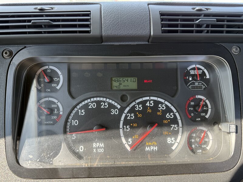 2014 Freightliner Cascadia - Photo 11 - Nogales, AZ 85621