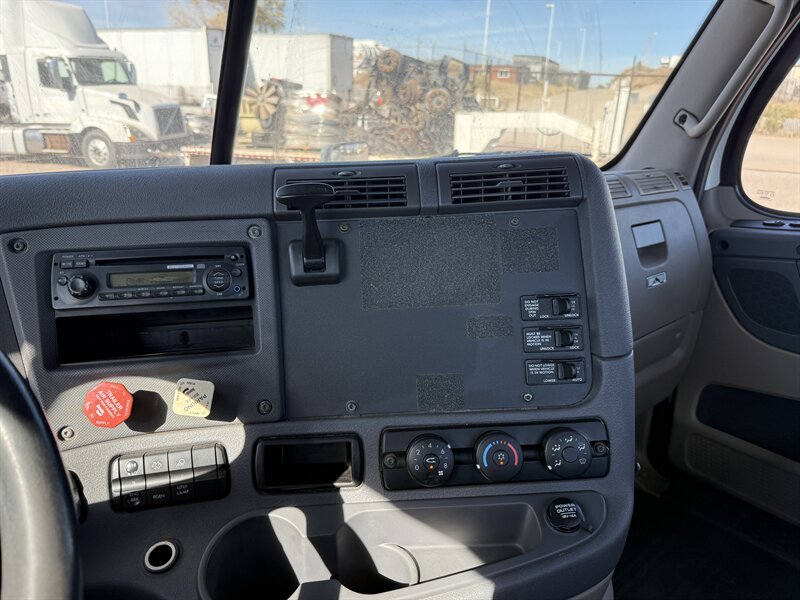 2014 Freightliner Cascadia - Photo 12 - Nogales, AZ 85621