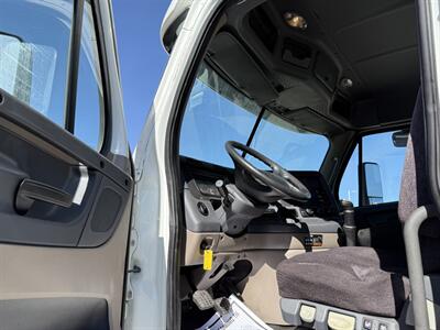 2014 Freightliner Cascadia - Photo 9 - Nogales, AZ 85621