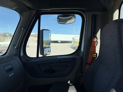 2014 Freightliner Cascadia - Photo 13 - Nogales, AZ 85621