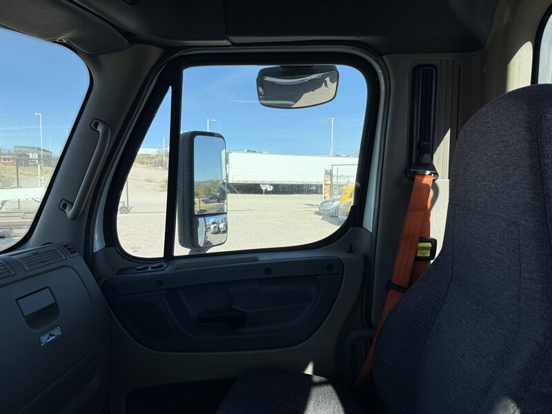 2014 Freightliner Cascadia - Photo 13 - Nogales, AZ 85621