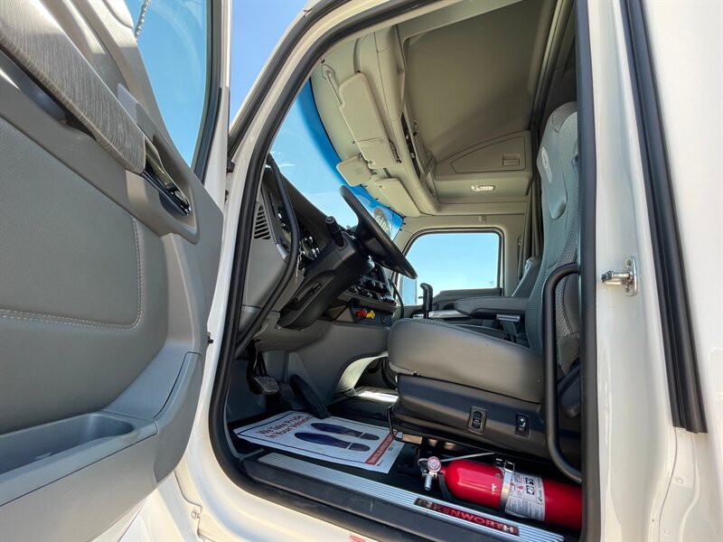 2018 Kenworth T680 - Photo 7 - Nogales, AZ 85621