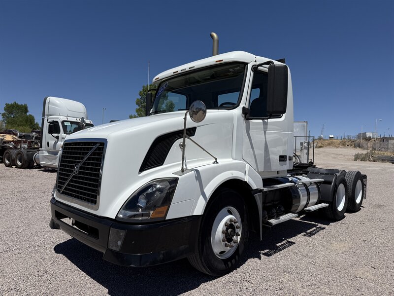 2011 Volvo VNL  