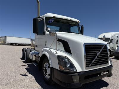 2011 Volvo VNL   - Photo 11 - Nogales, AZ 85621