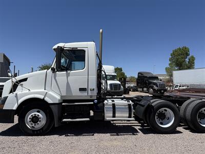 2011 Volvo VNL   - Photo 3 - Nogales, AZ 85621