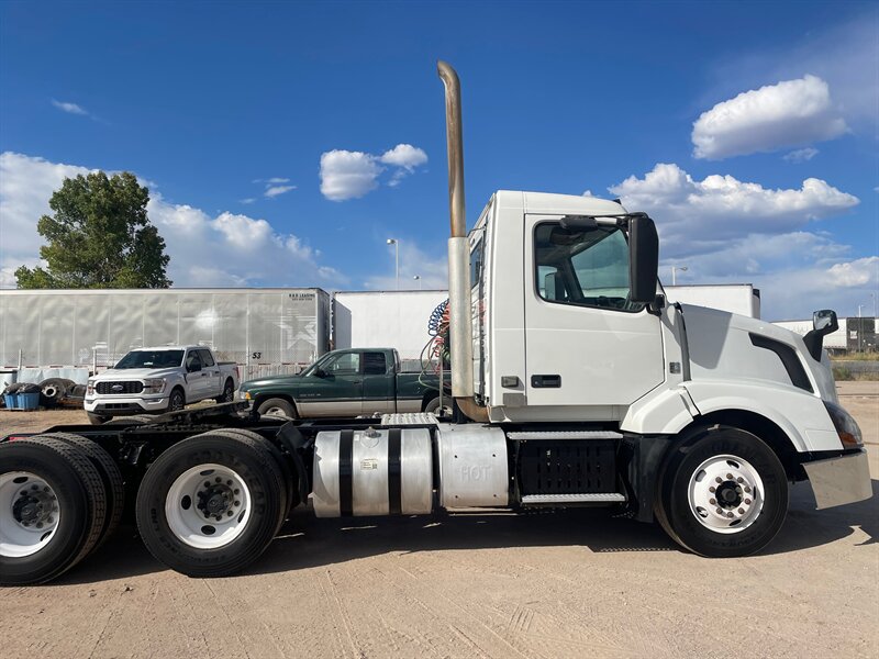 2015 Volvo VNL - Photo 5 - Nogales, AZ 85621