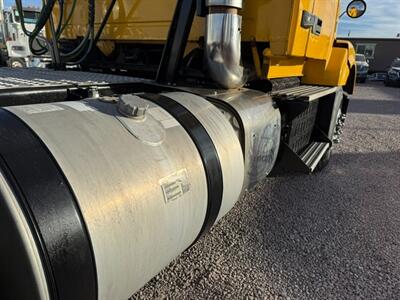 2012 Volvo VNL   - Photo 11 - Nogales, AZ 85621