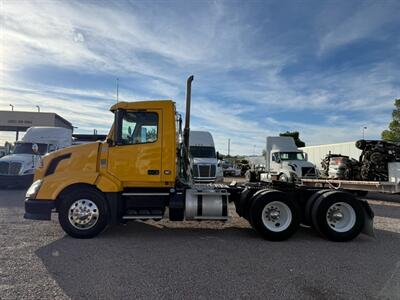 2012 Volvo VNL   - Photo 3 - Nogales, AZ 85621