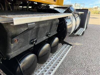 2012 Volvo VNL   - Photo 5 - Nogales, AZ 85621