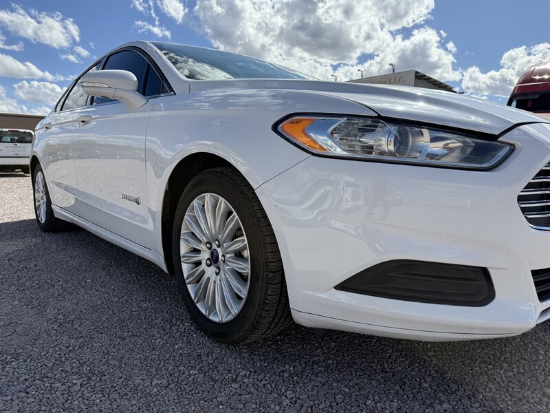2015 Ford Fusion Hybrid SE - Photo 6 - Nogales, AZ 85621
