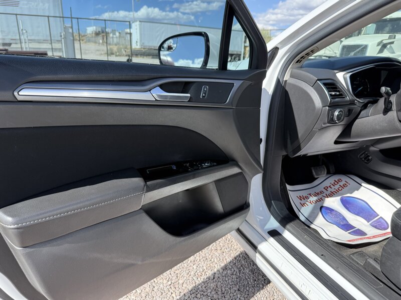 2015 Ford Fusion Hybrid SE - Photo 11 - Nogales, AZ 85621