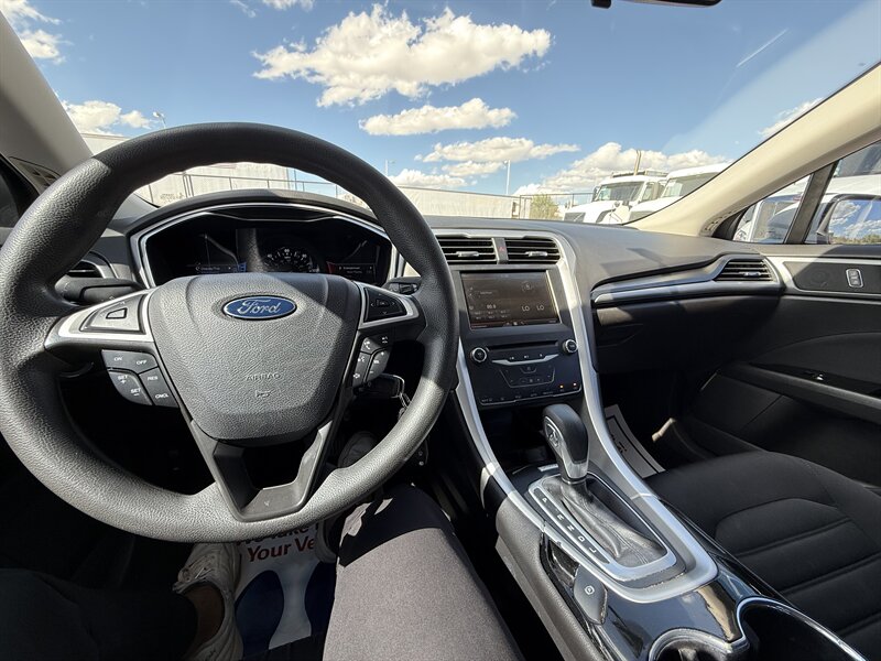 2015 Ford Fusion Hybrid SE - Photo 9 - Nogales, AZ 85621