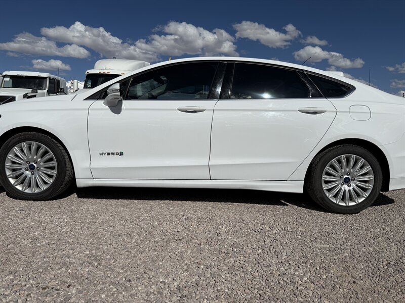 2015 Ford Fusion Hybrid SE - Photo 2 - Nogales, AZ 85621